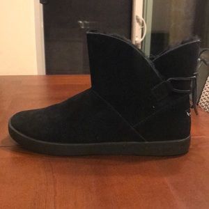 Koolaburra by UGG brand new in box